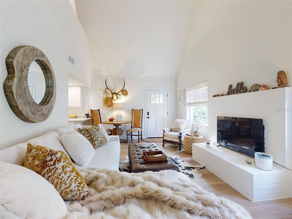 待售: $629,000 (2 贝兹, 2 浴室, 1300 平方英尺)