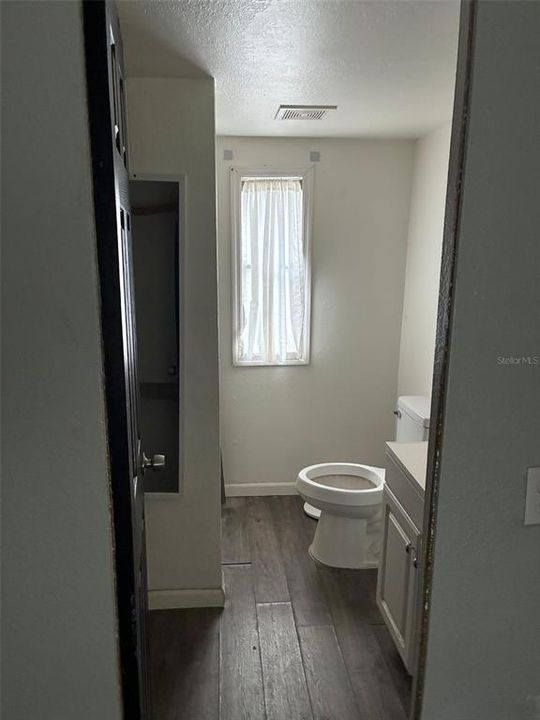 For Sale: $149,900 (2 beds, 1 baths, 672 Square Feet)