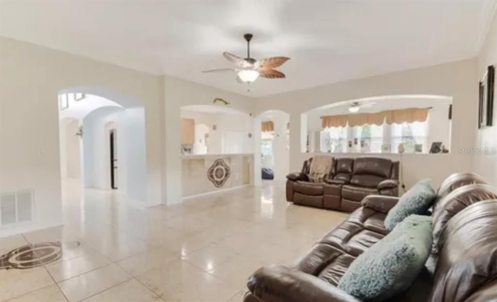 For Sale: $599,000 (6 beds, 3 baths, 4200 Square Feet)