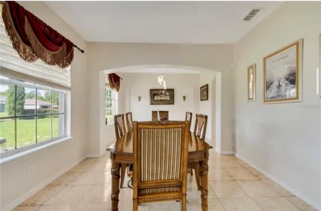 For Sale: $599,000 (6 beds, 3 baths, 4200 Square Feet)