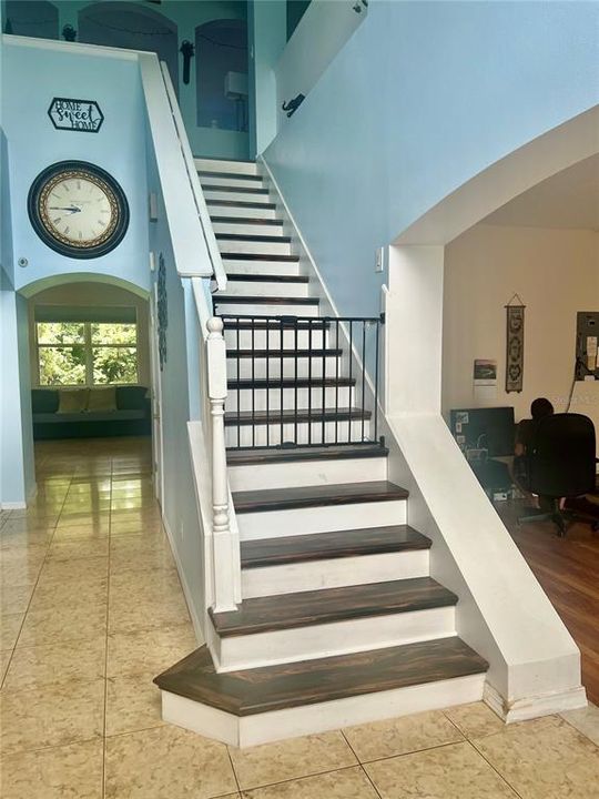 For Sale: $599,000 (6 beds, 3 baths, 4200 Square Feet)