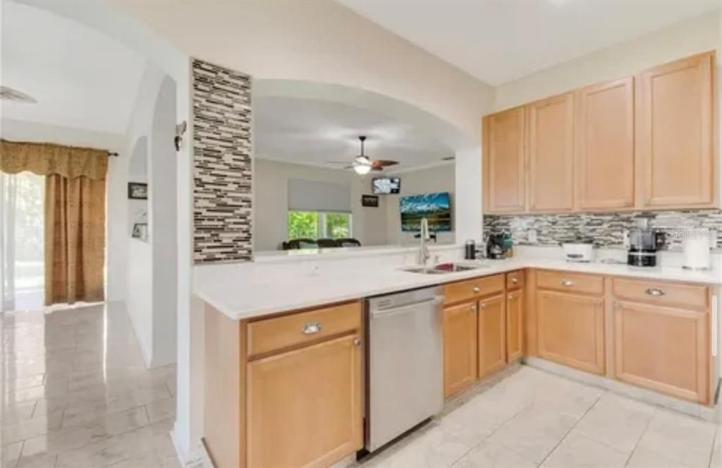 For Sale: $599,000 (6 beds, 3 baths, 4200 Square Feet)