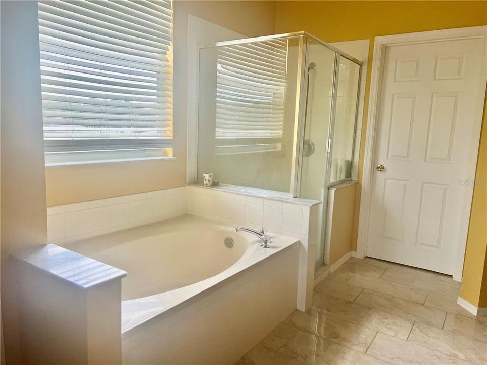 For Sale: $599,000 (6 beds, 3 baths, 4200 Square Feet)