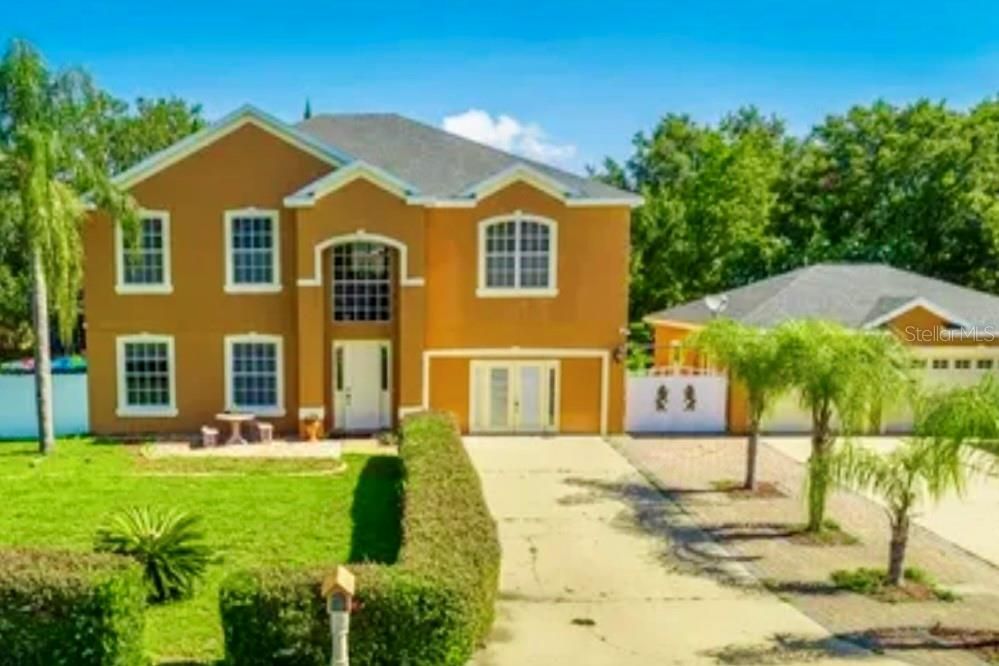 For Sale: $599,000 (6 beds, 3 baths, 4200 Square Feet)