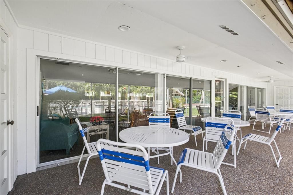 合同活跃: $194,900 (2 贝兹, 2 浴室, 1074 平方英尺)