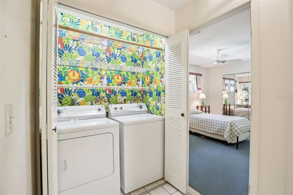 合同活跃: $194,900 (2 贝兹, 2 浴室, 1074 平方英尺)