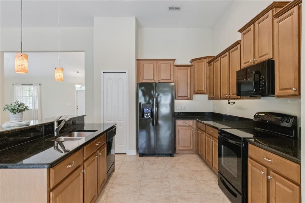 待售: $459,000 (4 贝兹, 3 浴室, 2420 平方英尺)