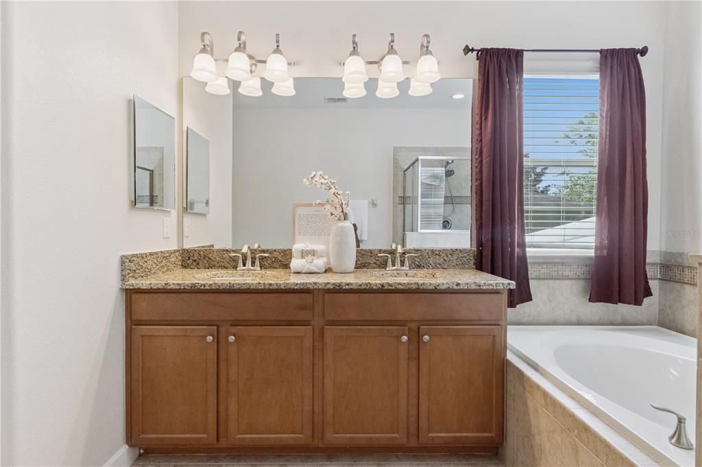 待售: $459,000 (4 贝兹, 3 浴室, 2420 平方英尺)