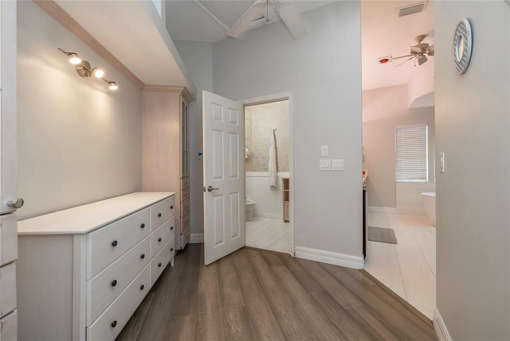 For Sale: $2,555,000 (6 beds, 5 baths, 5469 Square Feet)