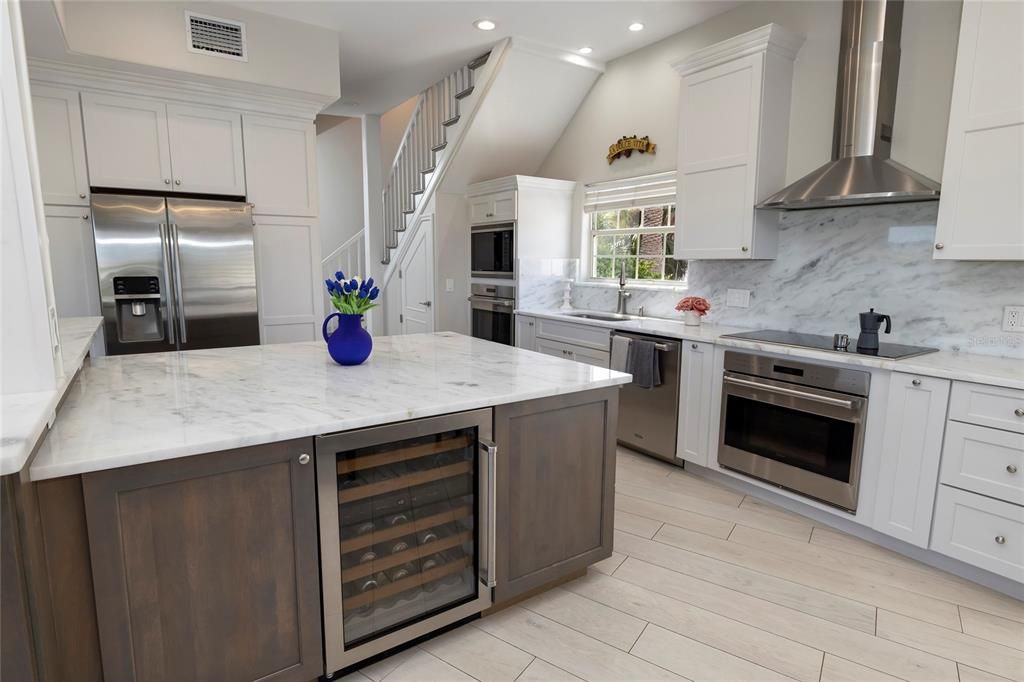 For Sale: $2,555,000 (6 beds, 5 baths, 5469 Square Feet)