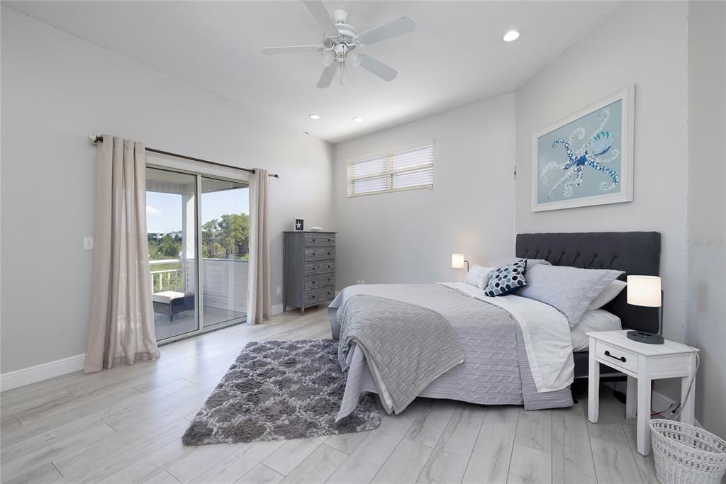 For Sale: $2,555,000 (6 beds, 5 baths, 5469 Square Feet)