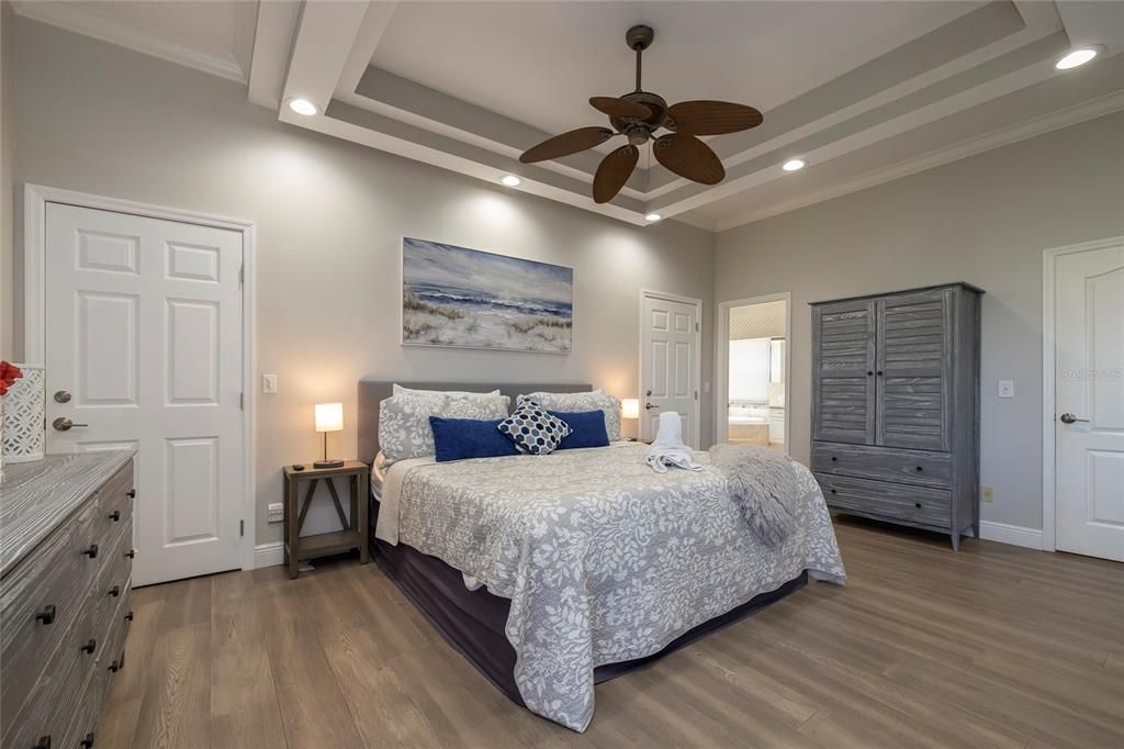 For Sale: $2,555,000 (6 beds, 5 baths, 5469 Square Feet)