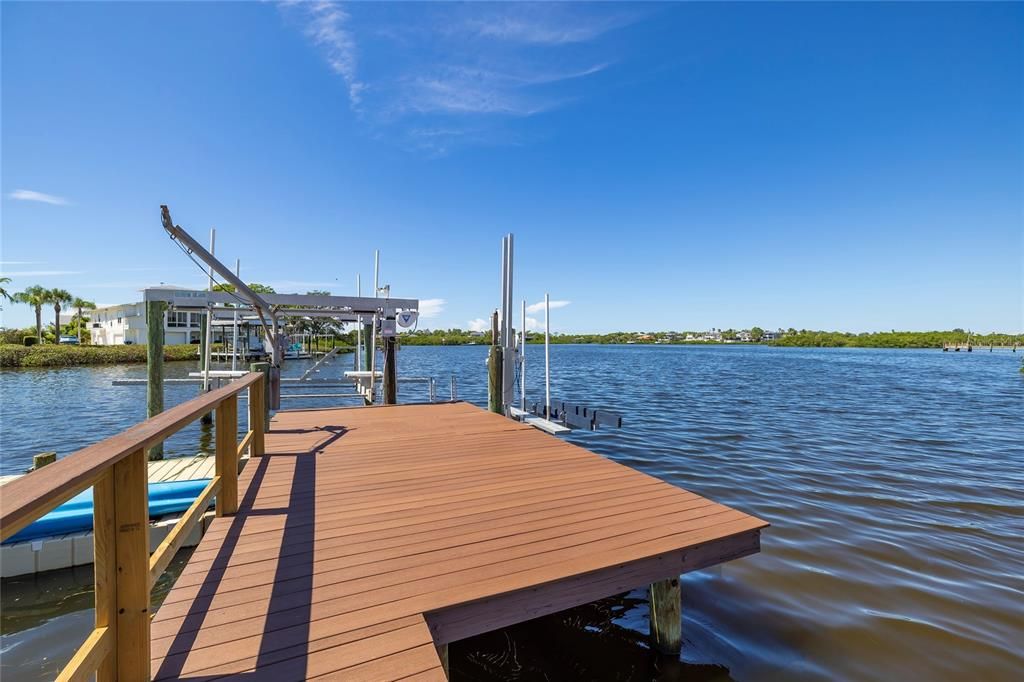 For Sale: $2,555,000 (6 beds, 5 baths, 5469 Square Feet)