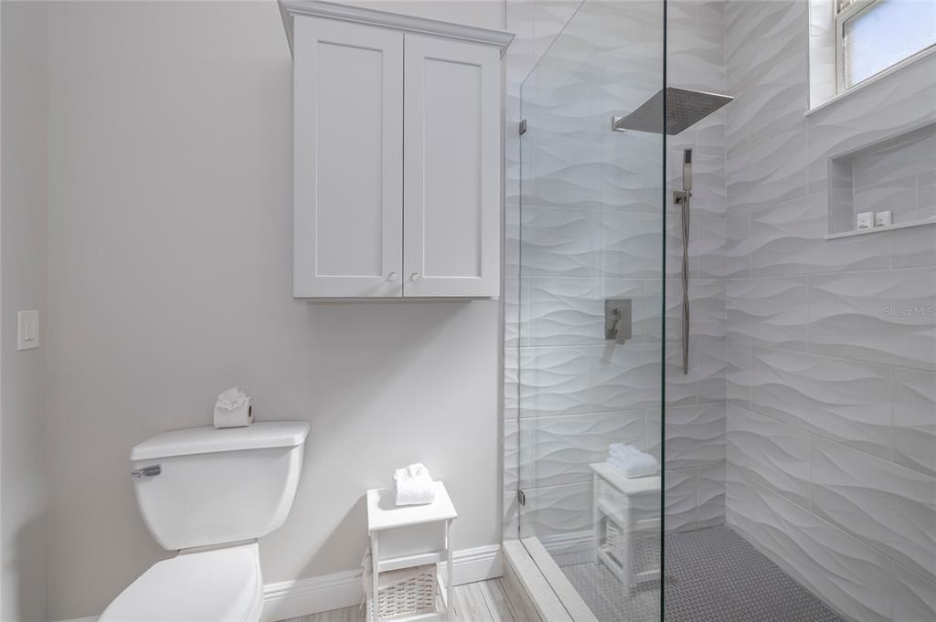 For Sale: $2,555,000 (6 beds, 5 baths, 5469 Square Feet)