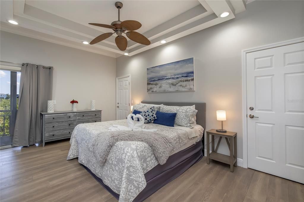 For Sale: $2,555,000 (6 beds, 5 baths, 5469 Square Feet)