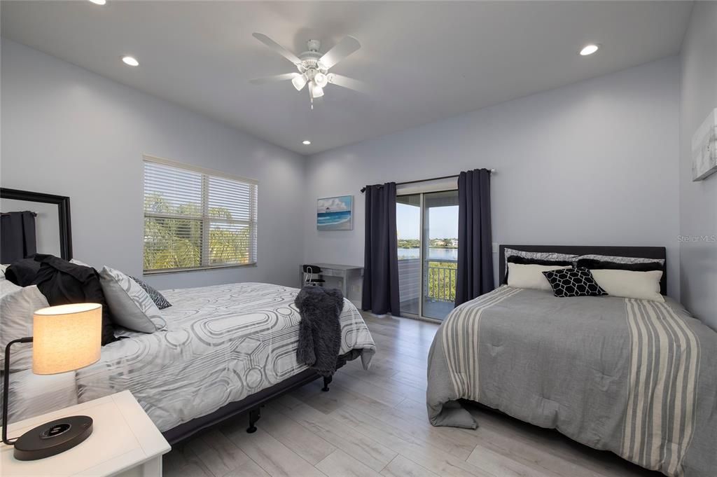 For Sale: $2,555,000 (6 beds, 5 baths, 5469 Square Feet)