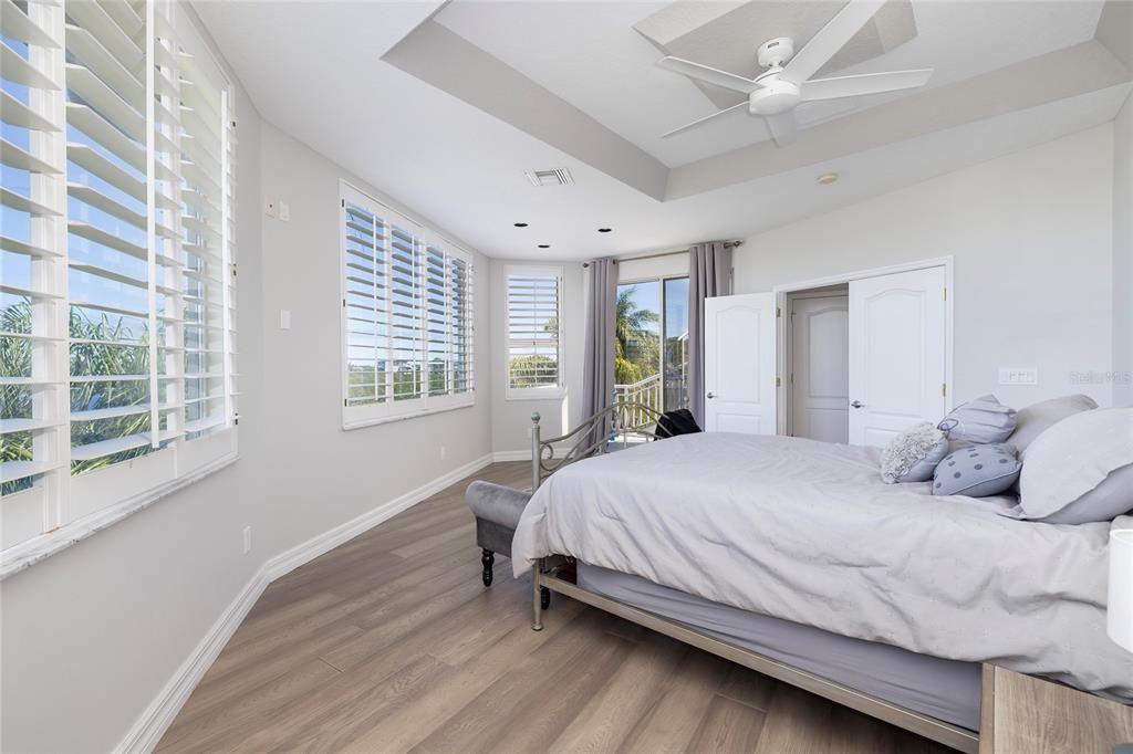 For Sale: $2,555,000 (6 beds, 5 baths, 5469 Square Feet)