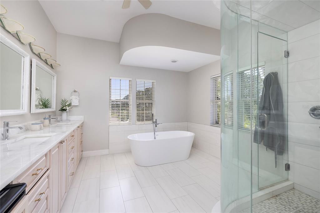 For Sale: $2,555,000 (6 beds, 5 baths, 5469 Square Feet)