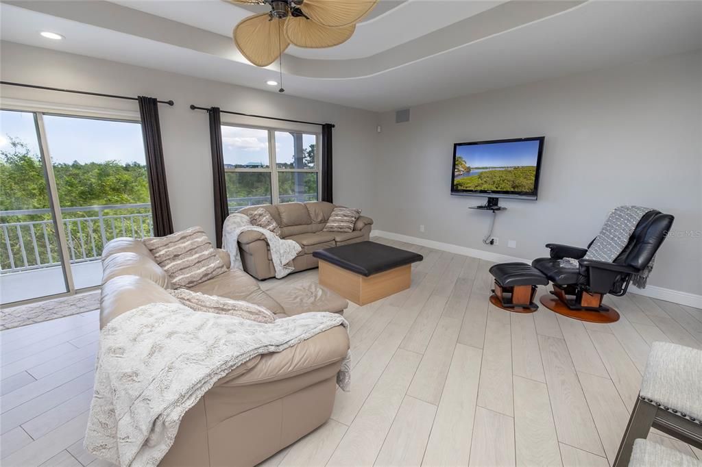 For Sale: $2,555,000 (6 beds, 5 baths, 5469 Square Feet)