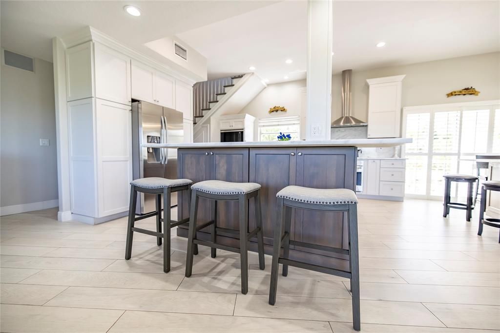 For Sale: $2,555,000 (6 beds, 5 baths, 5469 Square Feet)