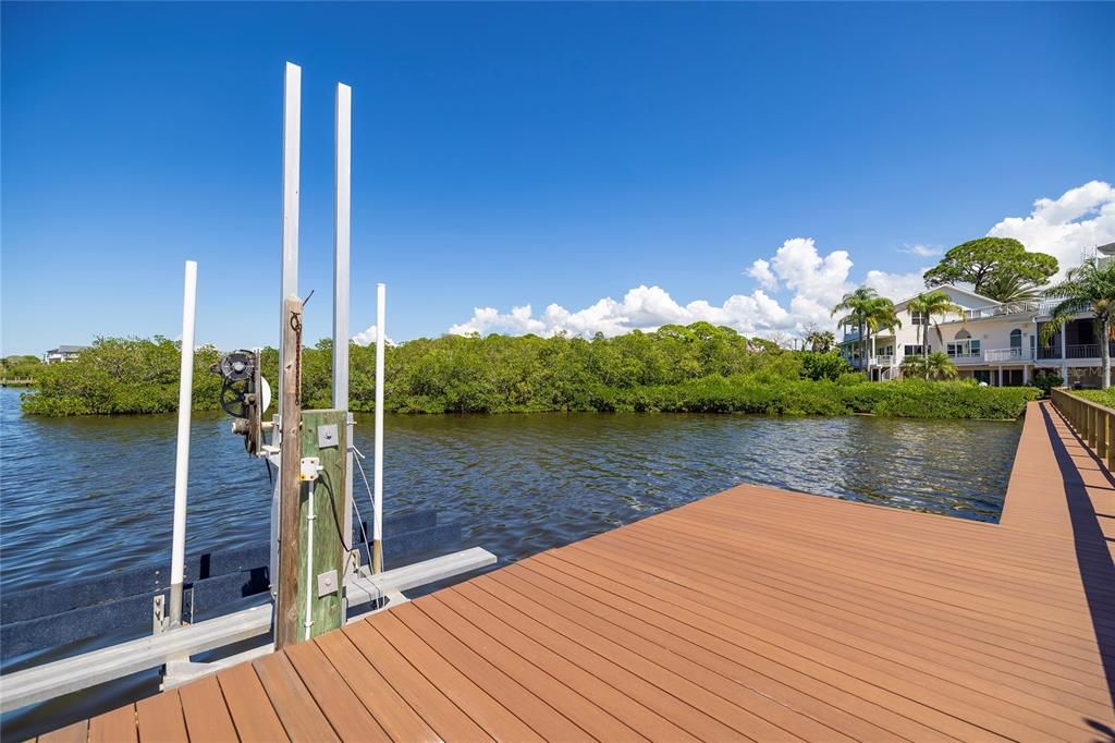 For Sale: $2,555,000 (6 beds, 5 baths, 5469 Square Feet)