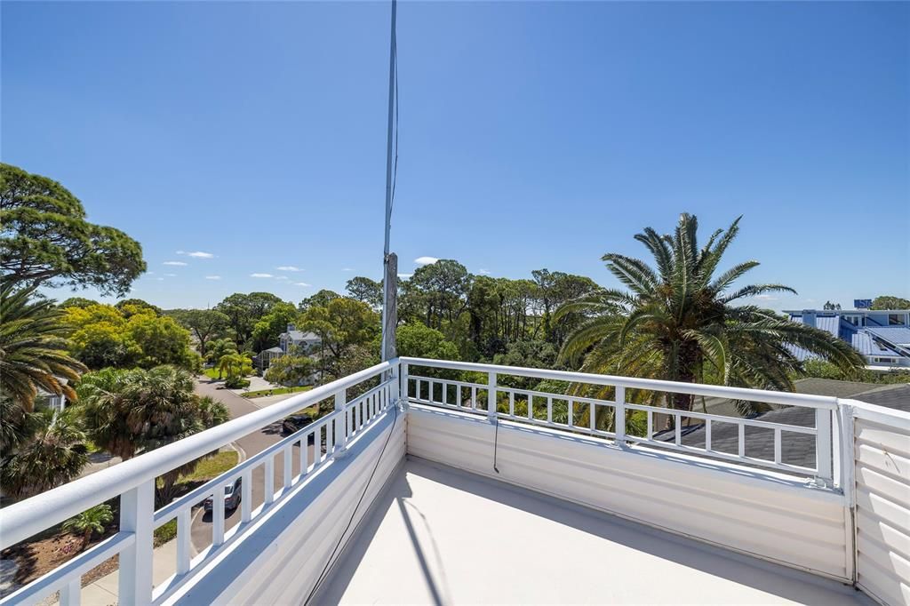 For Sale: $2,555,000 (6 beds, 5 baths, 5469 Square Feet)