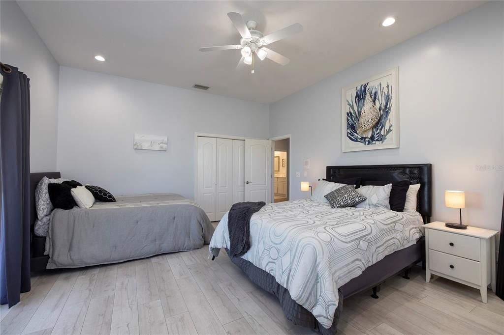 For Sale: $2,555,000 (6 beds, 5 baths, 5469 Square Feet)