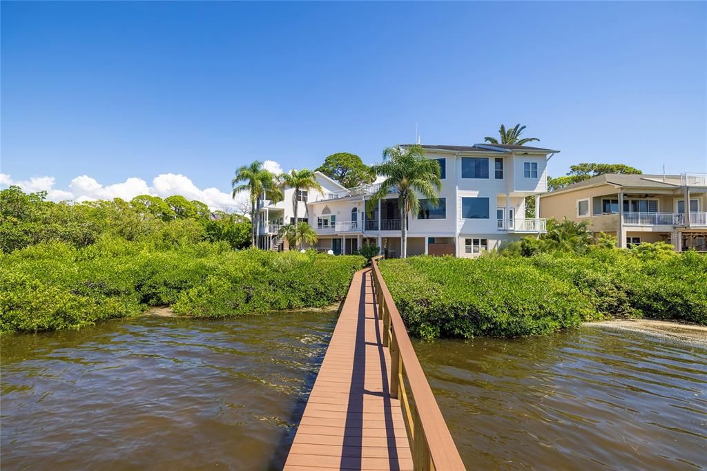 For Sale: $2,555,000 (6 beds, 5 baths, 5469 Square Feet)