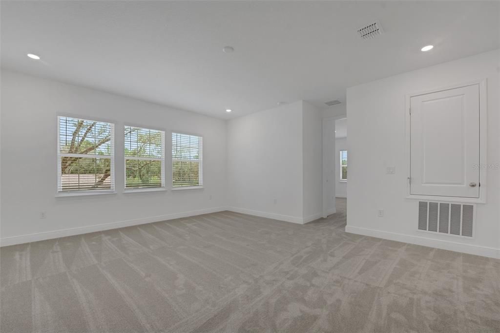 En Venta: $979,990 (6 camas, 4 baños, 3550 Pies cuadrados)