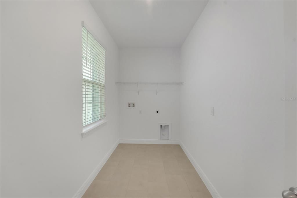 En Venta: $979,990 (6 camas, 4 baños, 3550 Pies cuadrados)