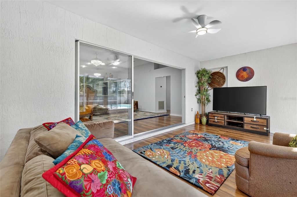 待售: $1,299,000 (3 贝兹, 2 浴室, 2059 平方英尺)