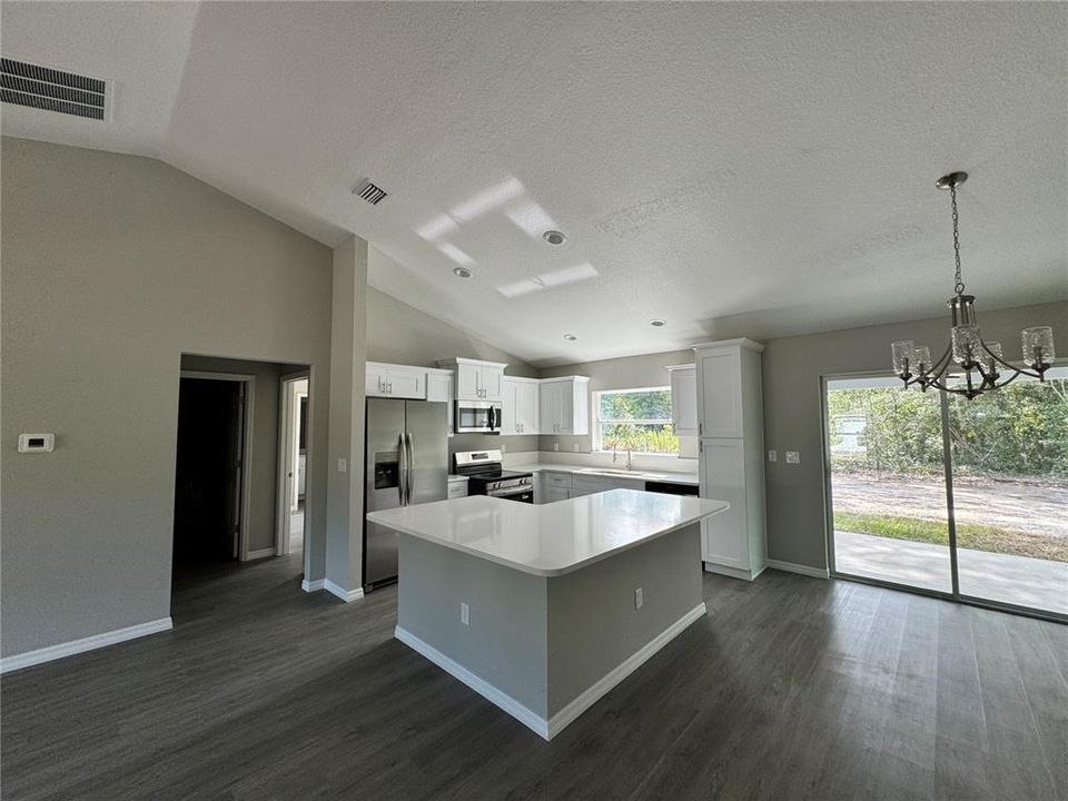 Activo con contrato: $244,000 (3 camas, 2 baños, 1391 Pies cuadrados)