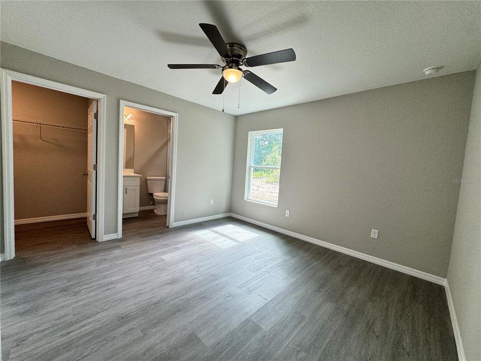 Activo con contrato: $244,000 (3 camas, 2 baños, 1391 Pies cuadrados)