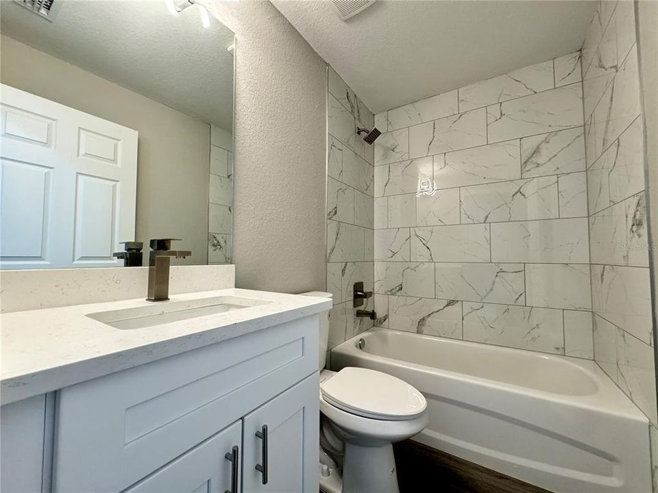 Activo con contrato: $244,000 (3 camas, 2 baños, 1391 Pies cuadrados)