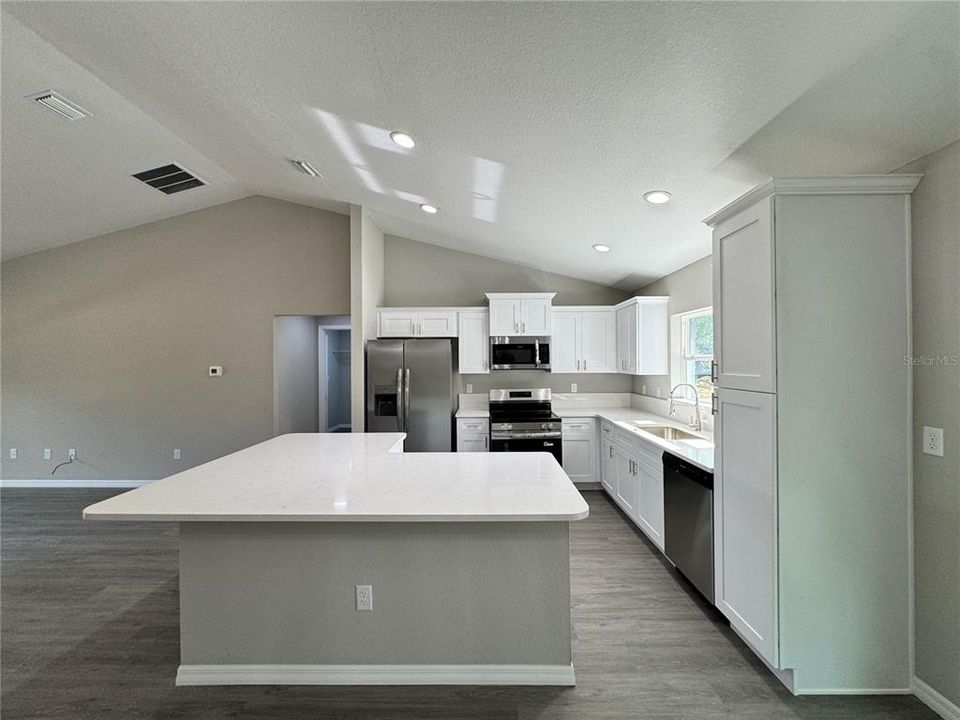 Activo con contrato: $244,000 (3 camas, 2 baños, 1391 Pies cuadrados)