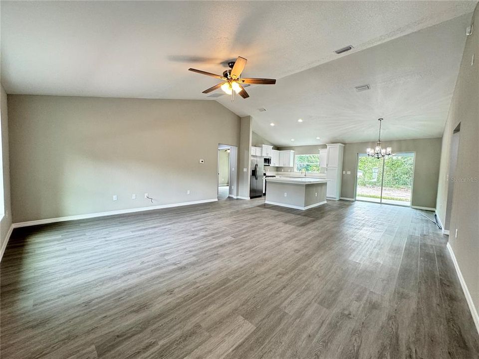 Activo con contrato: $244,000 (3 camas, 2 baños, 1391 Pies cuadrados)