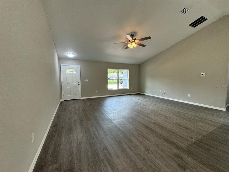 Activo con contrato: $244,000 (3 camas, 2 baños, 1391 Pies cuadrados)