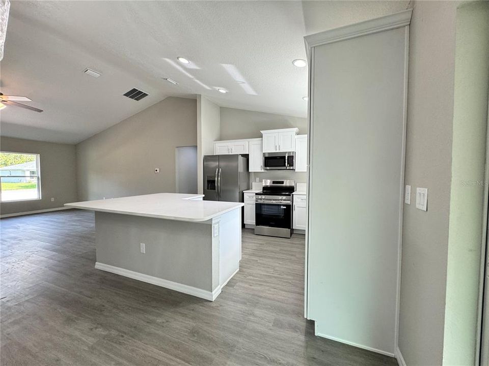 Activo con contrato: $244,000 (3 camas, 2 baños, 1391 Pies cuadrados)