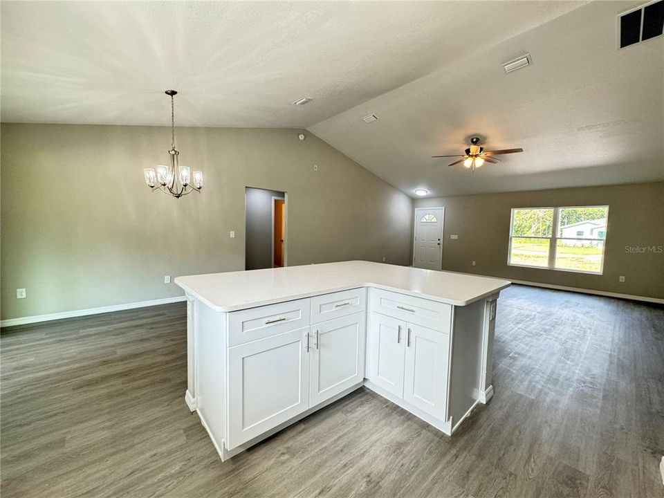 Activo con contrato: $244,000 (3 camas, 2 baños, 1391 Pies cuadrados)