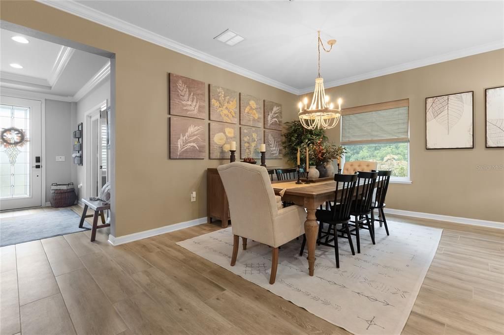 合同活跃: $599,000 (4 贝兹, 3 浴室, 2462 平方英尺)