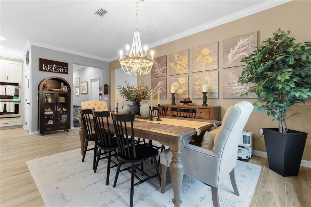 合同活跃: $599,000 (4 贝兹, 3 浴室, 2462 平方英尺)