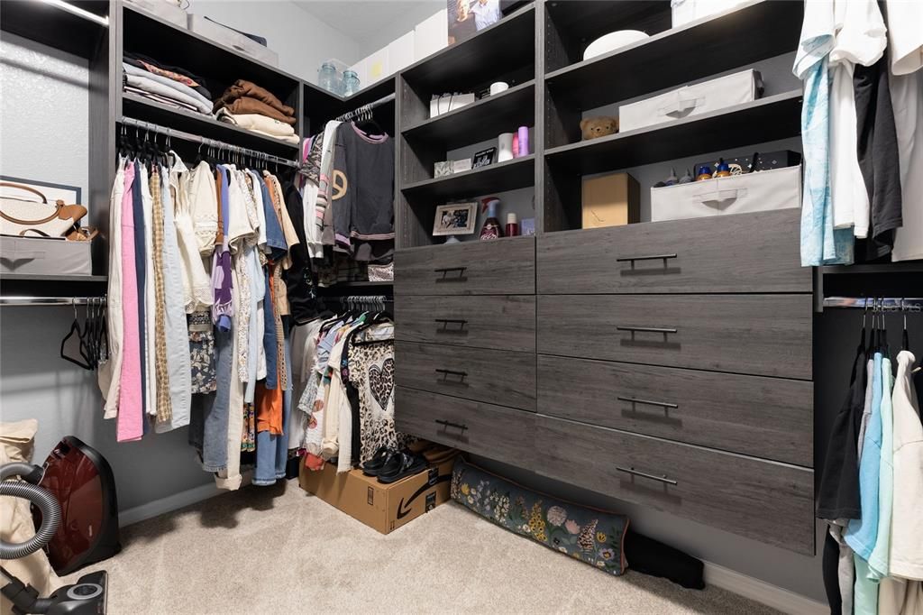 合同活跃: $599,000 (4 贝兹, 3 浴室, 2462 平方英尺)