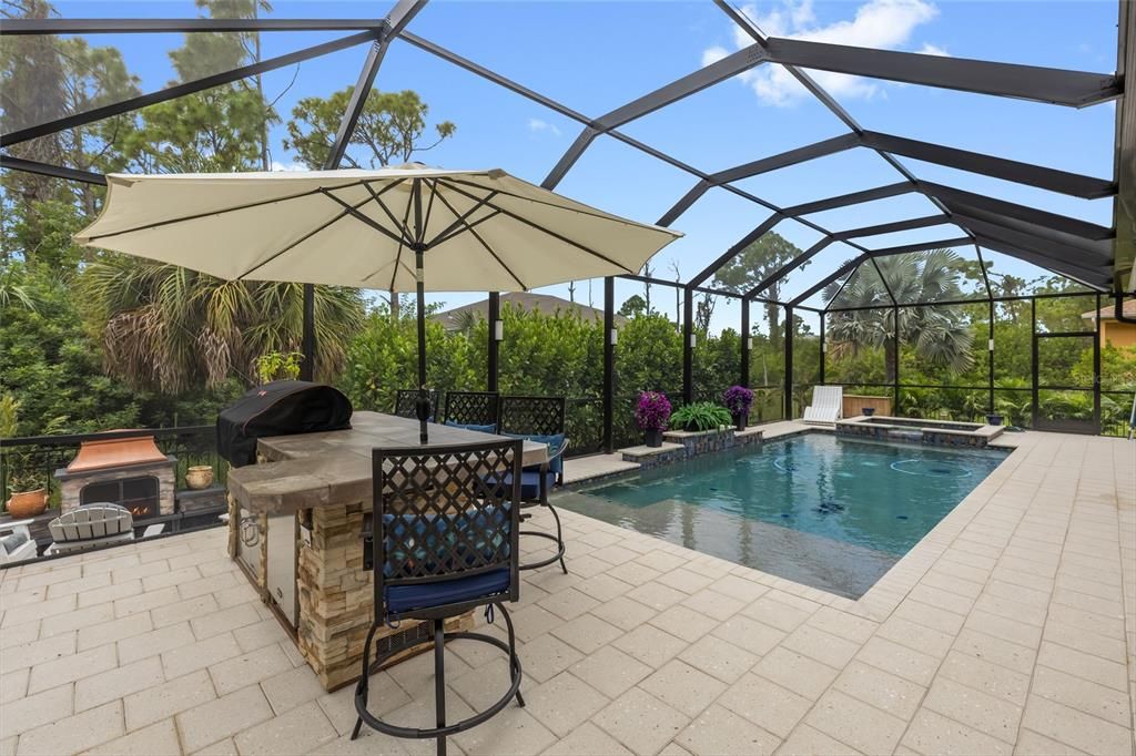 合同活跃: $599,000 (4 贝兹, 3 浴室, 2462 平方英尺)