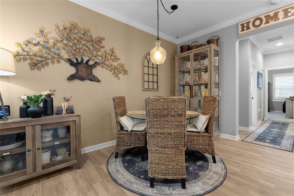 合同活跃: $599,000 (4 贝兹, 3 浴室, 2462 平方英尺)