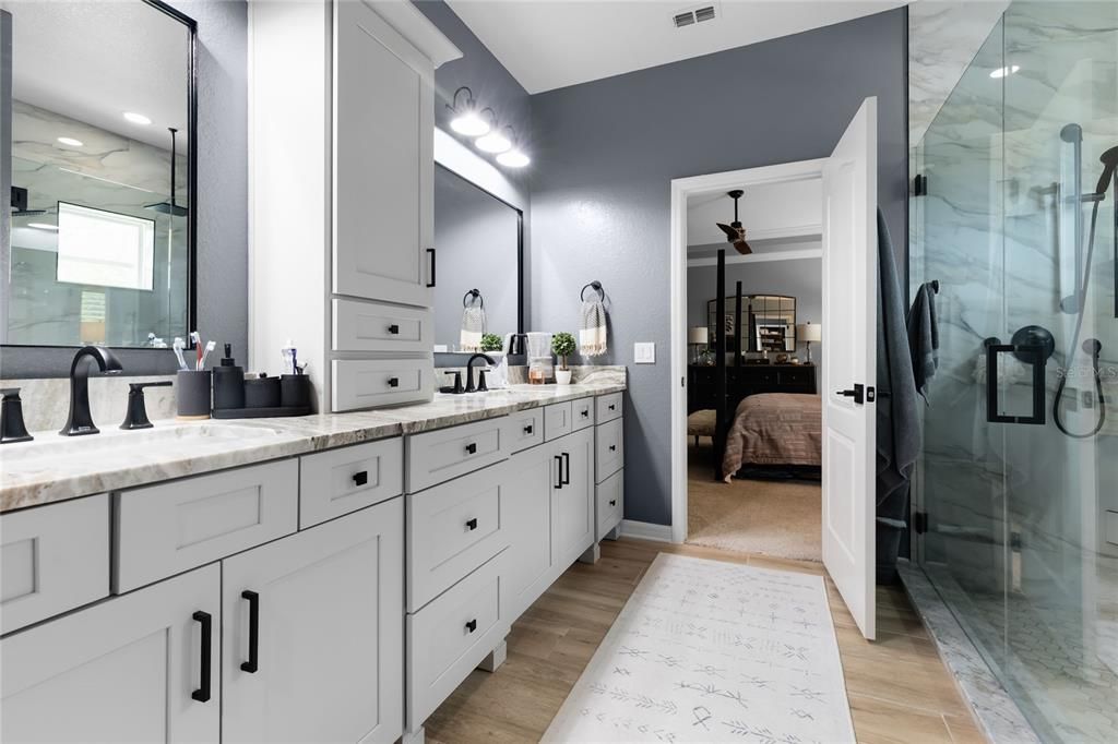 合同活跃: $599,000 (4 贝兹, 3 浴室, 2462 平方英尺)