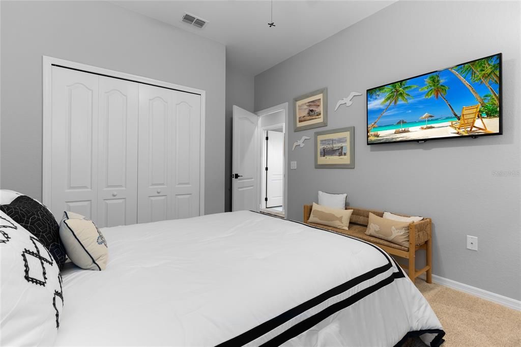 合同活跃: $599,000 (4 贝兹, 3 浴室, 2462 平方英尺)