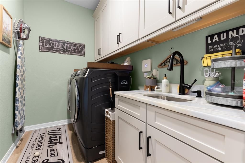 合同活跃: $599,000 (4 贝兹, 3 浴室, 2462 平方英尺)