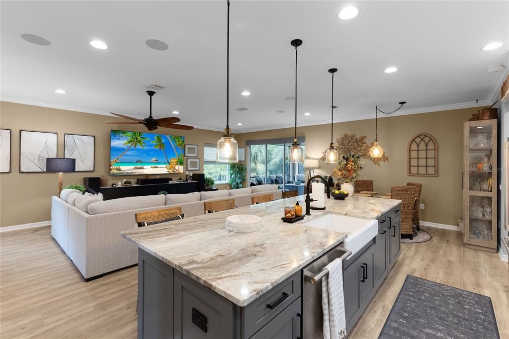 合同活跃: $599,000 (4 贝兹, 3 浴室, 2462 平方英尺)