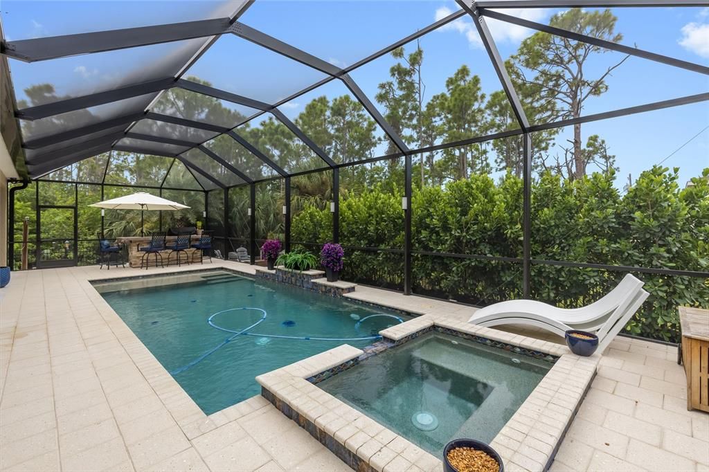 合同活跃: $599,000 (4 贝兹, 3 浴室, 2462 平方英尺)