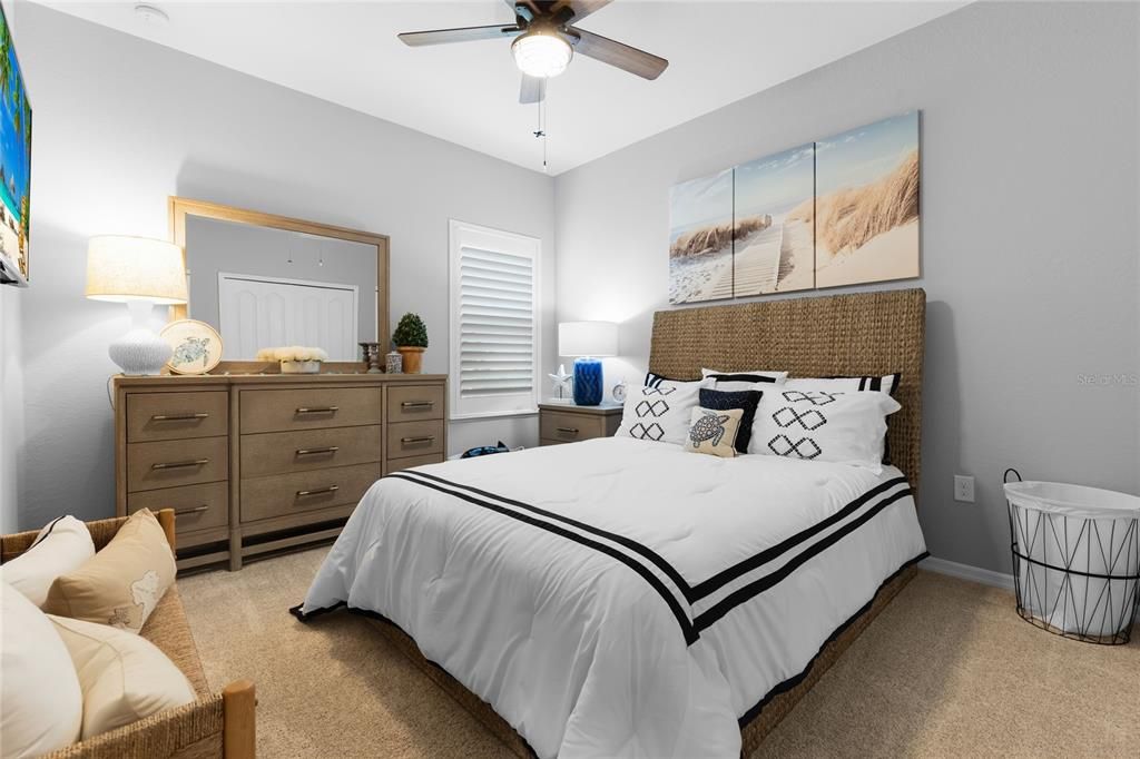 合同活跃: $599,000 (4 贝兹, 3 浴室, 2462 平方英尺)